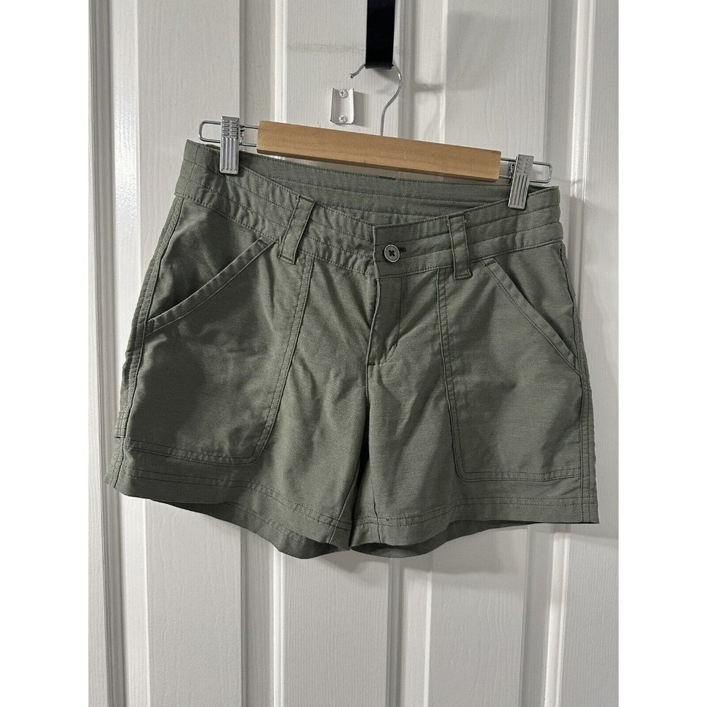 Columbia Women's Size 2 Cargo Shorts Army Green Nylon Hiking 4” Inseam Olive